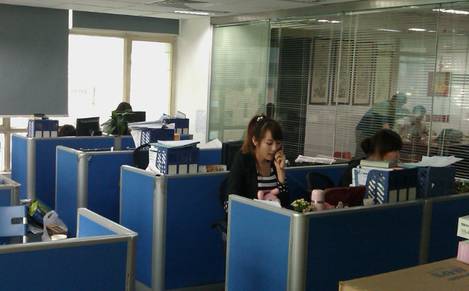 深圳艺写科技图文设计服务解析：企业品牌视觉物料全案制作流程